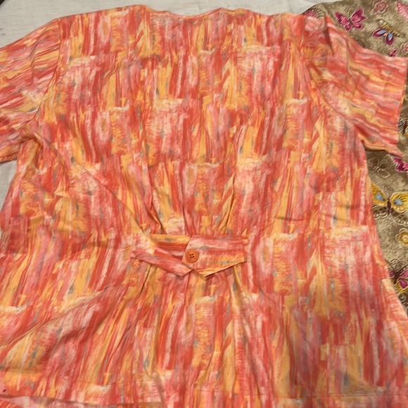 Bundle of 2 MED SCRUB tops - Picture 6 of 7